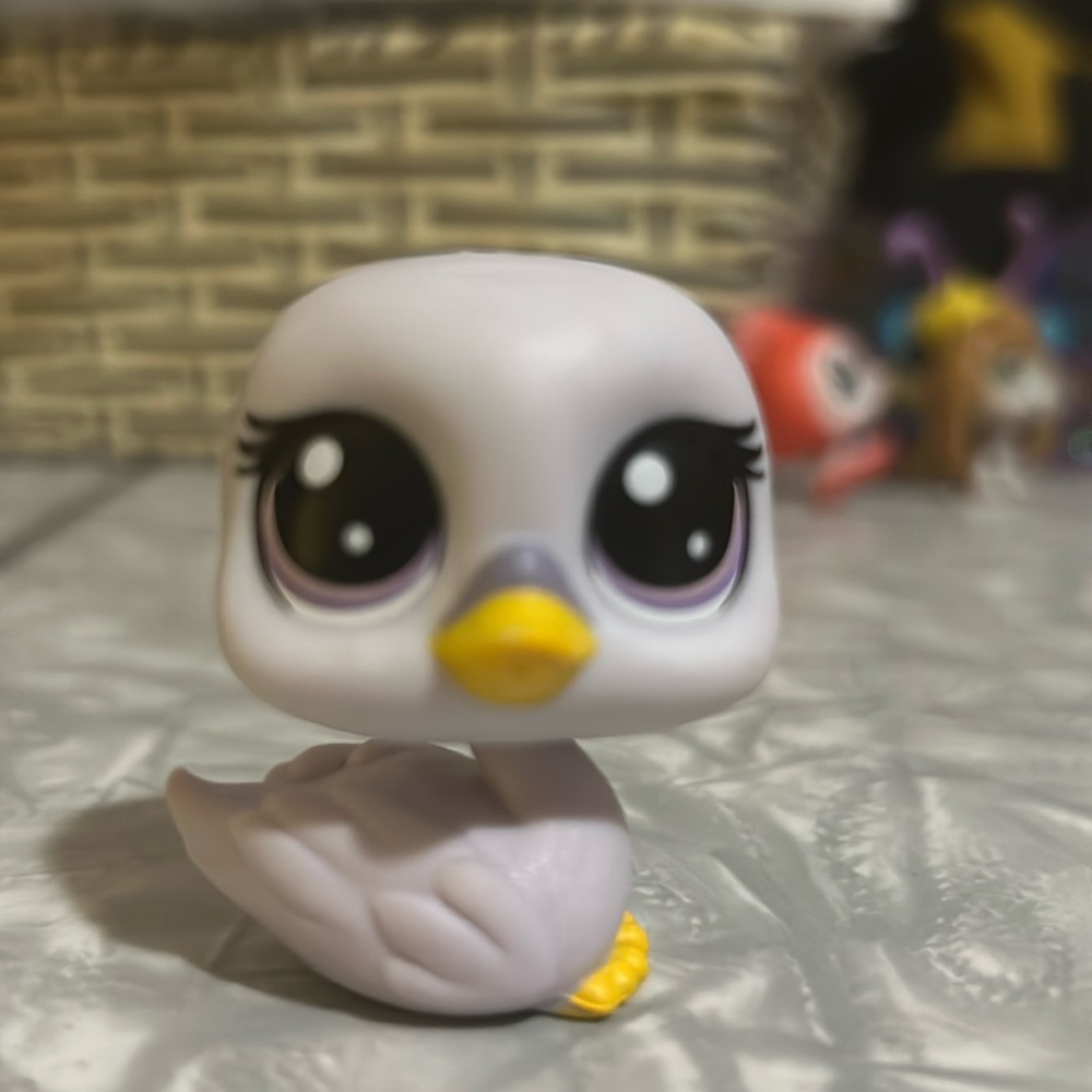 Littlest Pet Shop White Swan Action Figure